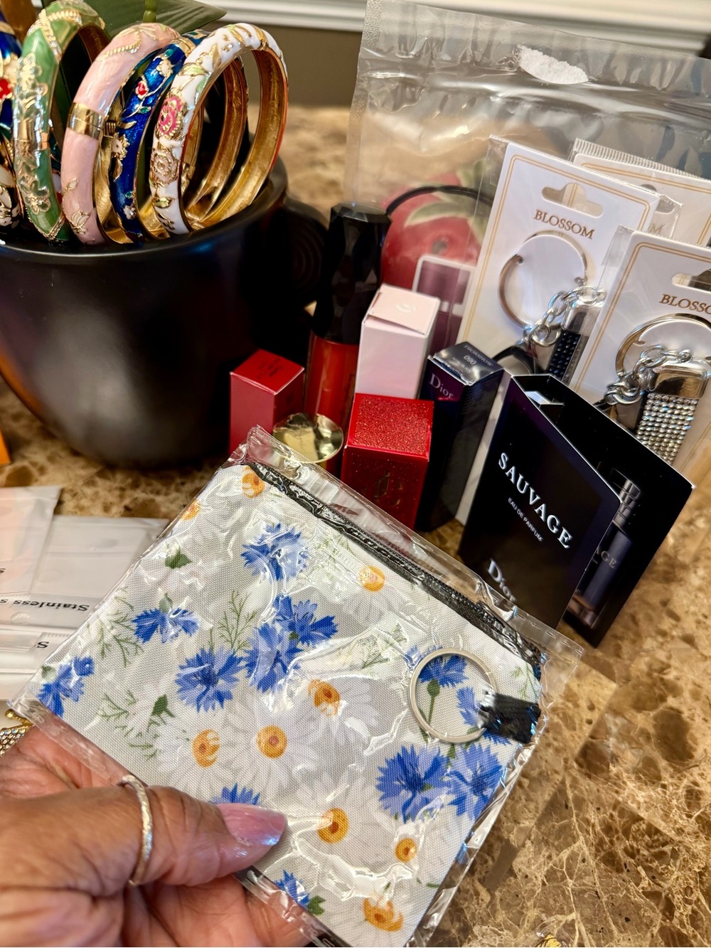 🥰♥️SOLD OUT Random Mini Coin/Key Pouch with Beauty/Accessory/Jewelry Item - Picture 14 of 15